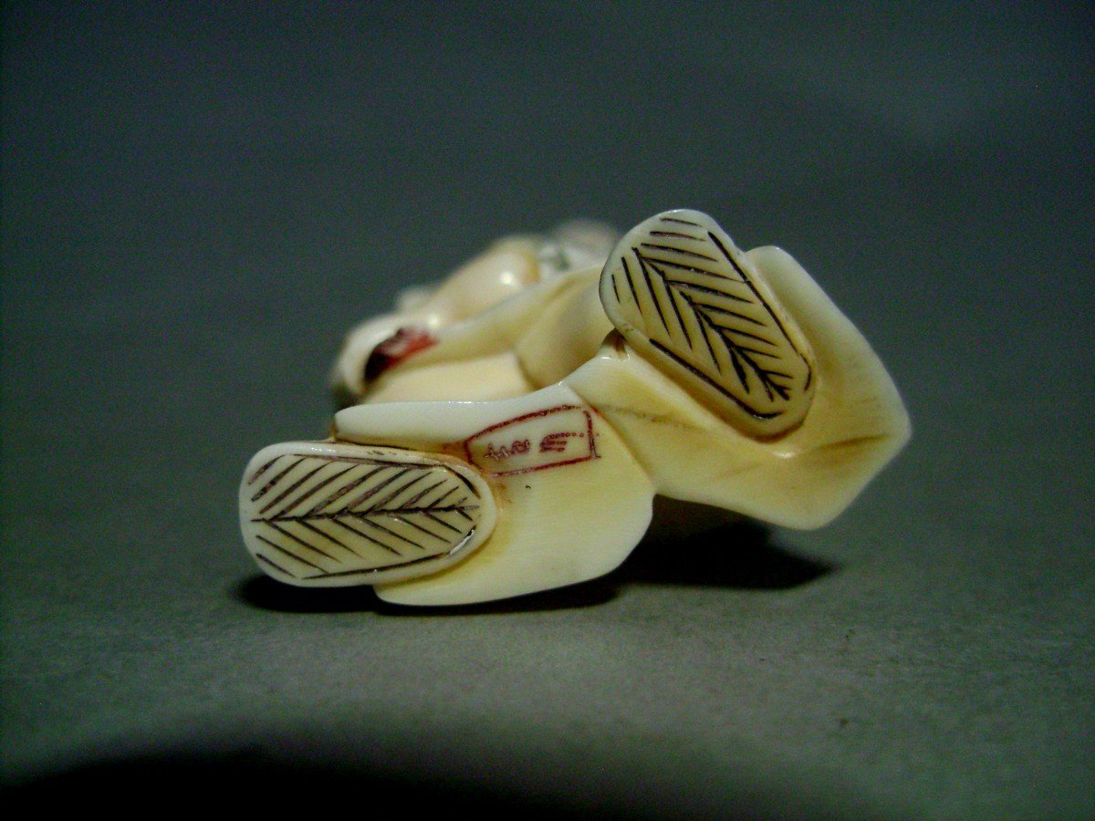 Netsuke In Ivory. Fisherman And His Son. Japan Taisho Period (1912-1928)-photo-1