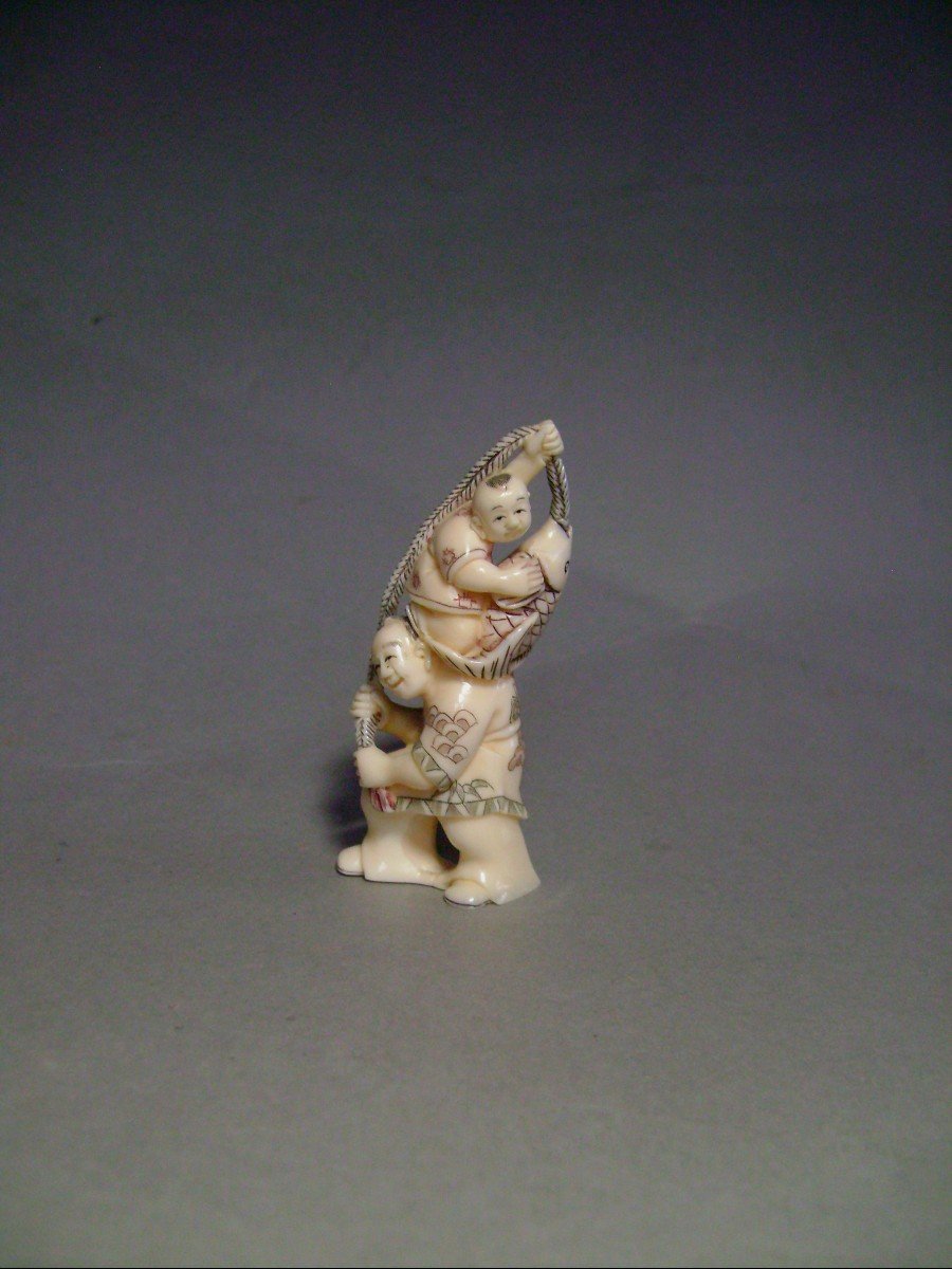 Netsuke In Ivory. Fisherman And His Son. Japan Taisho Period (1912-1928)
