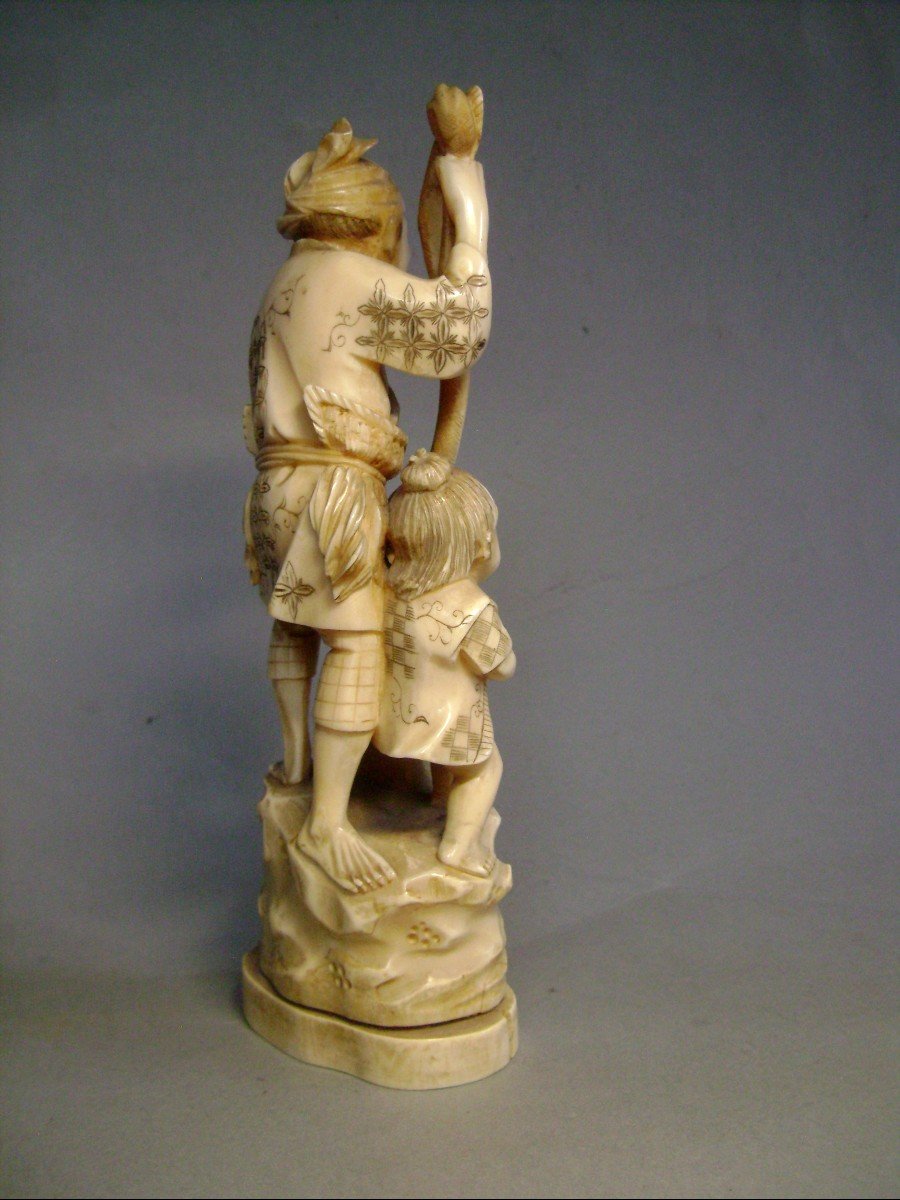 Okimono In Ivory. Net Fisherman And His Son. Japan Meiji Period (1868-1912)-photo-2