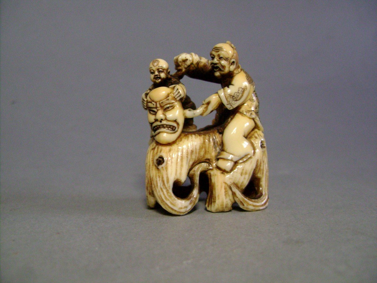 Netsuke In Ivory. The Craftsman With The Nö Mask. Japan Meiji Period (1868-1912)