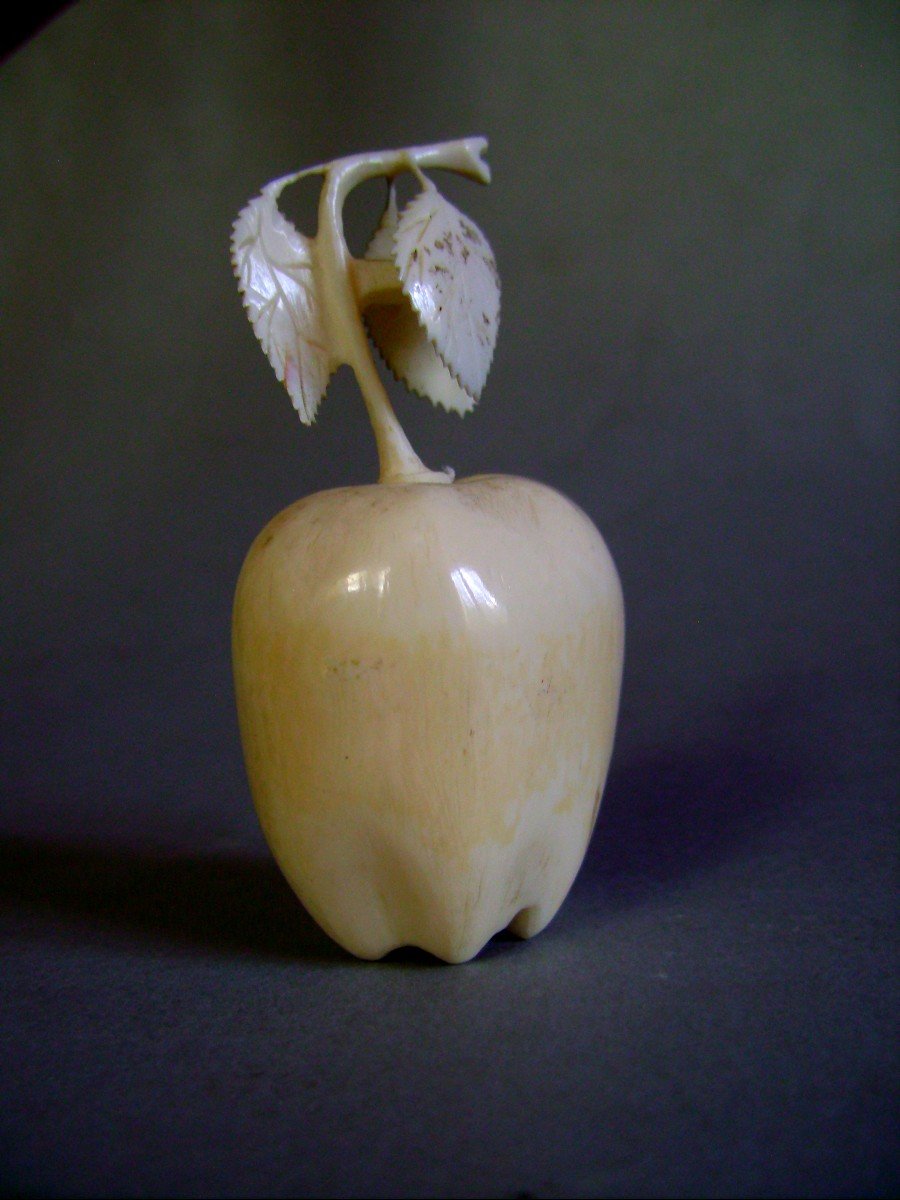 Okimono In Ivory. Hollow Apple. Japan Meiji Period (1868-1912)-photo-3