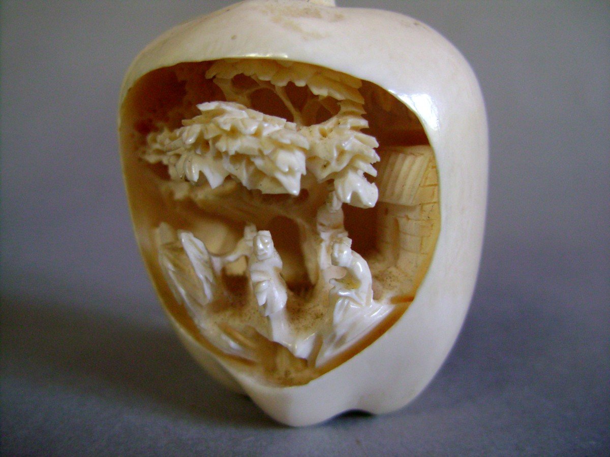 Okimono In Ivory. Hollow Apple. Japan Meiji Period (1868-1912)-photo-2