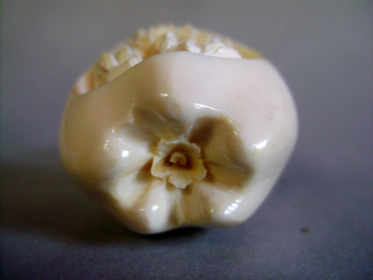 Okimono In Ivory. Hollow Apple. Japan Meiji Period (1868-1912)-photo-3