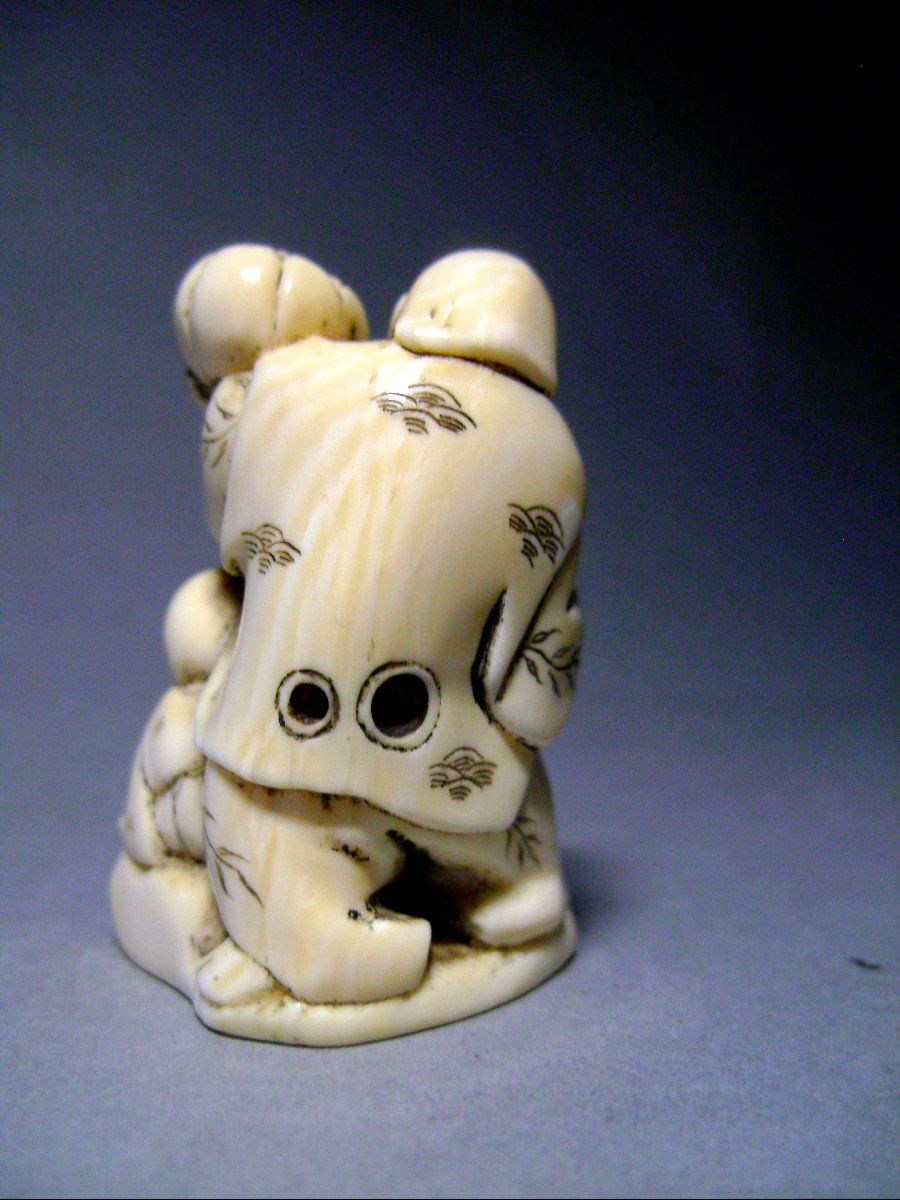 Netsuke en Ivoire. Marchand de citrouille. Ecole de Nagoya. Japon époque Meiji (1868-1912 )-photo-4