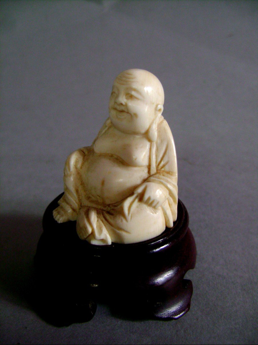Okimono In Ivory. Seated Buddha. China 1930-40-photo-3