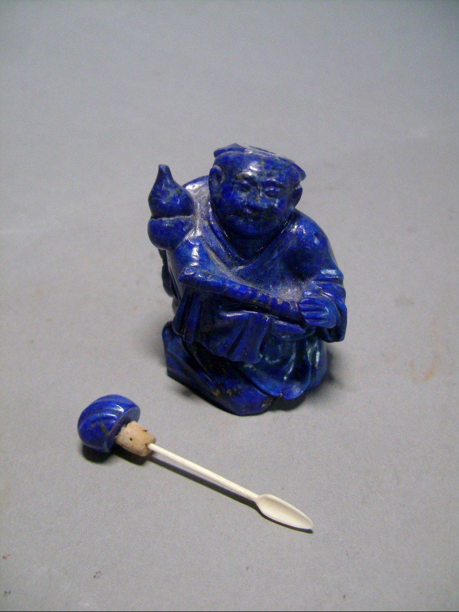 Lapis Lazuli Snuffbox. The Child Musician. China 20th Century.-photo-3