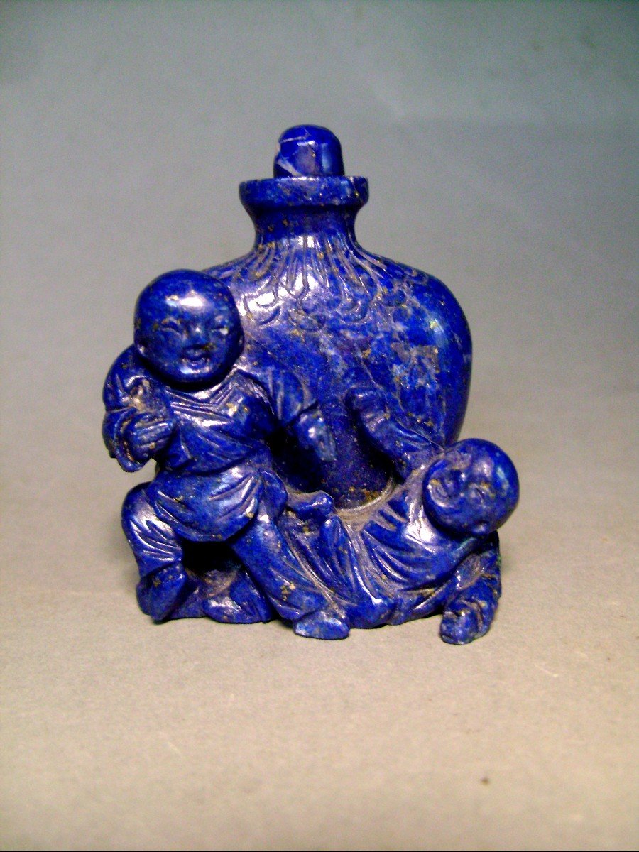 Lapis Lazuli Snuffbox. Children's Fight. China Early 20th Century.