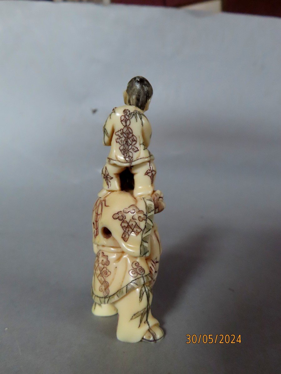 Ivory Netsuke. Happy Fisherman. Japan Taisho Period (1912 -19128)-photo-1