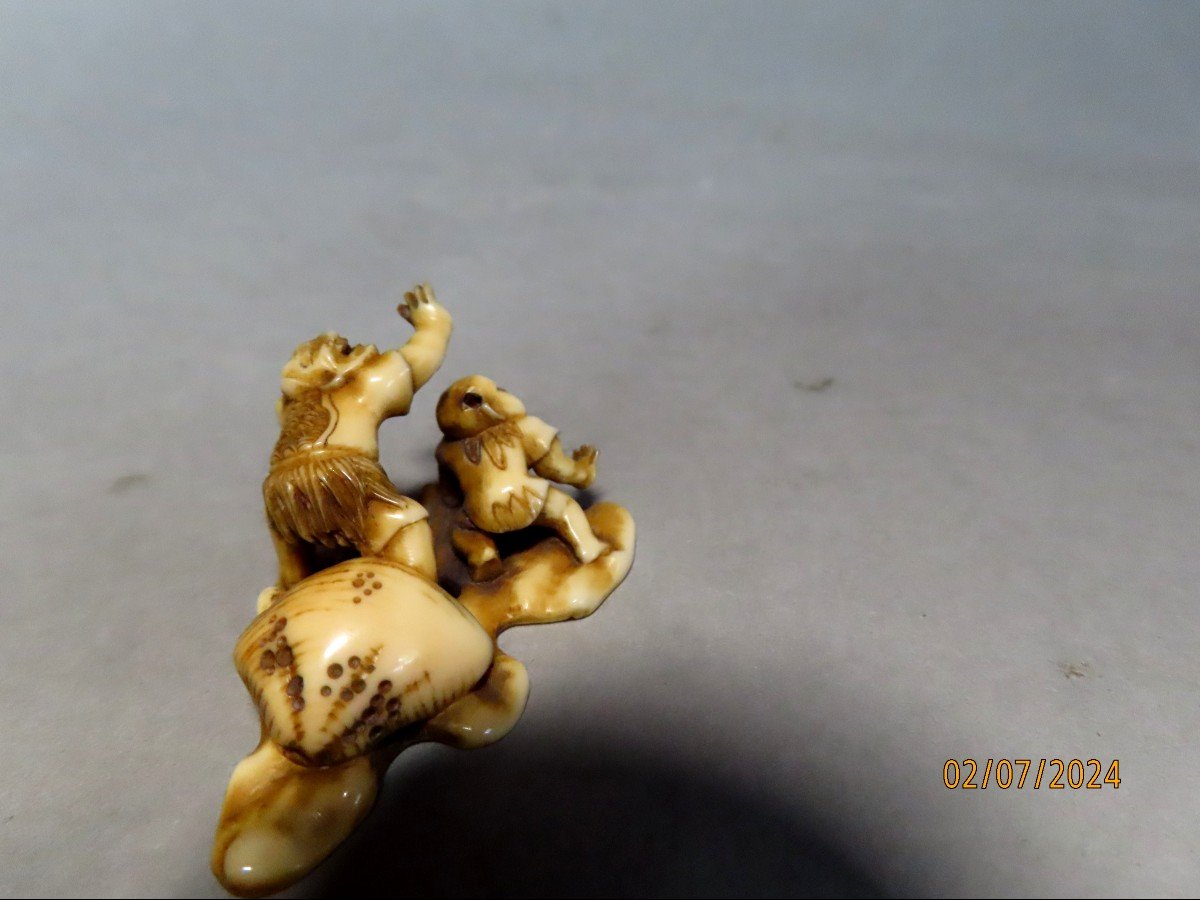 Comic Netsuke. Man Trapped In A Clam. Japan Meiji Period (1868-1912)-photo-2