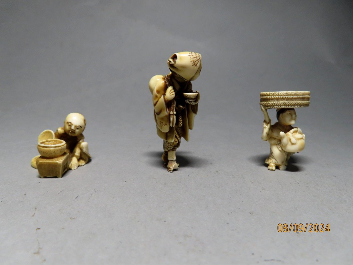 Trois Netsuke aux commerçants. Japon époque Meiji (1868-1912 )-photo-5