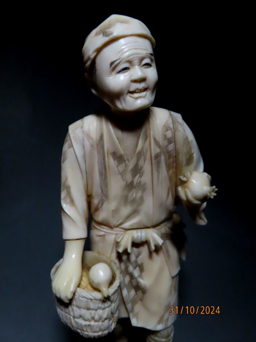 Okimono en ivoire,  Le jardinier aux kakis. Japon fin Meiji (1868-1912 )-photo-2