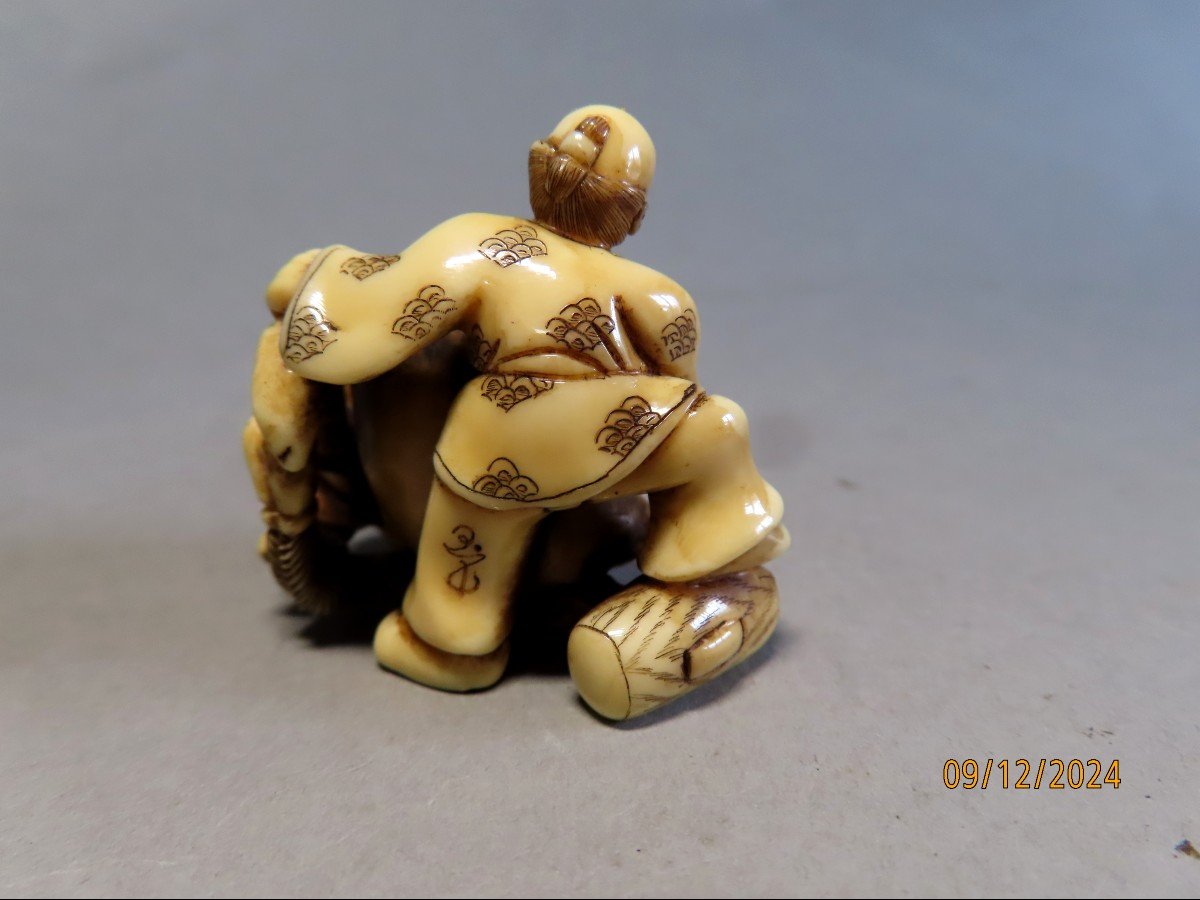Ivory Netsuke. Artisan With Nö Theater Mask. Japan Taisho Period (1912-1928)-photo-1