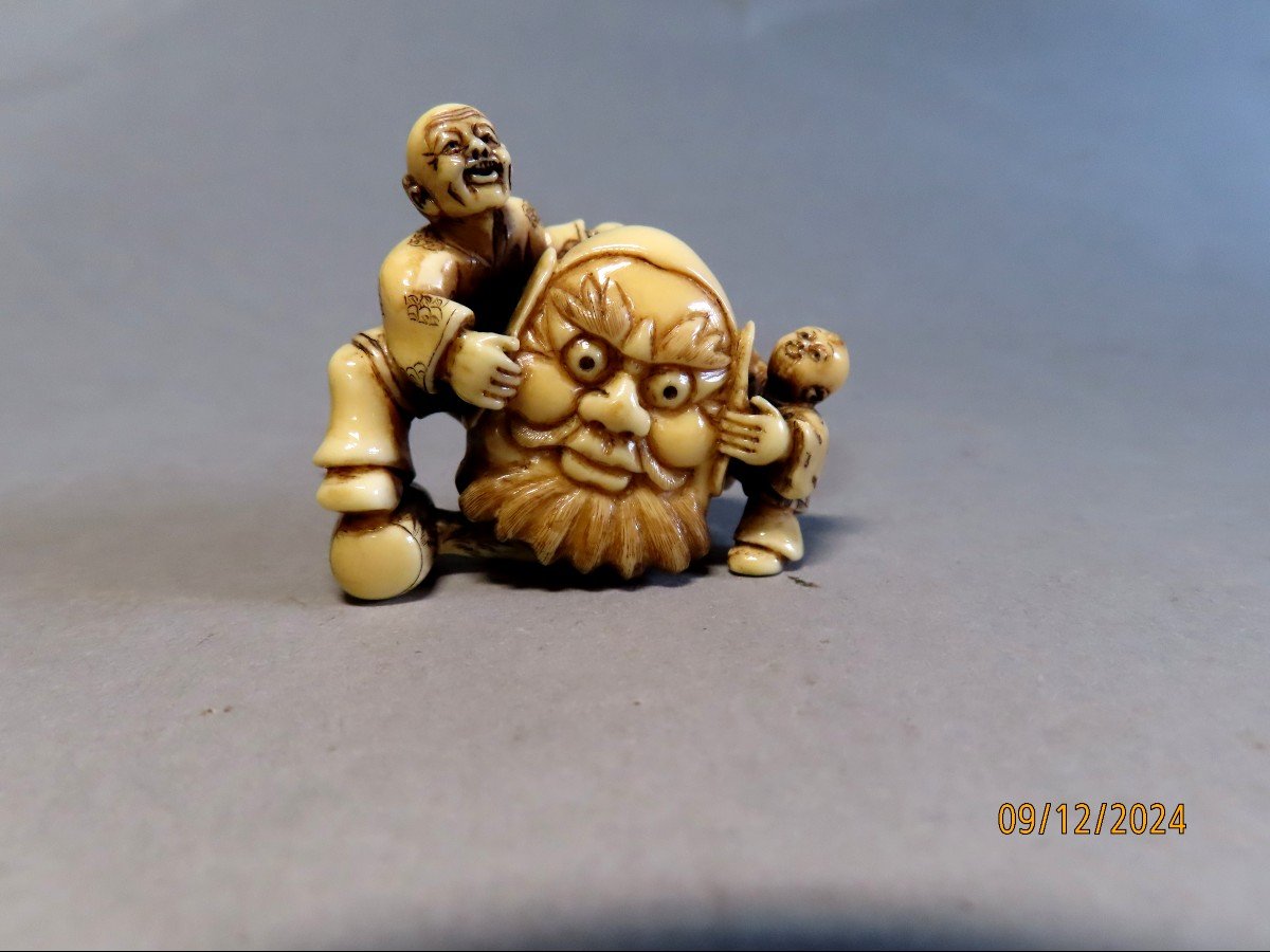 Ivory Netsuke. Artisan With Nö Theater Mask. Japan Taisho Period (1912-1928)