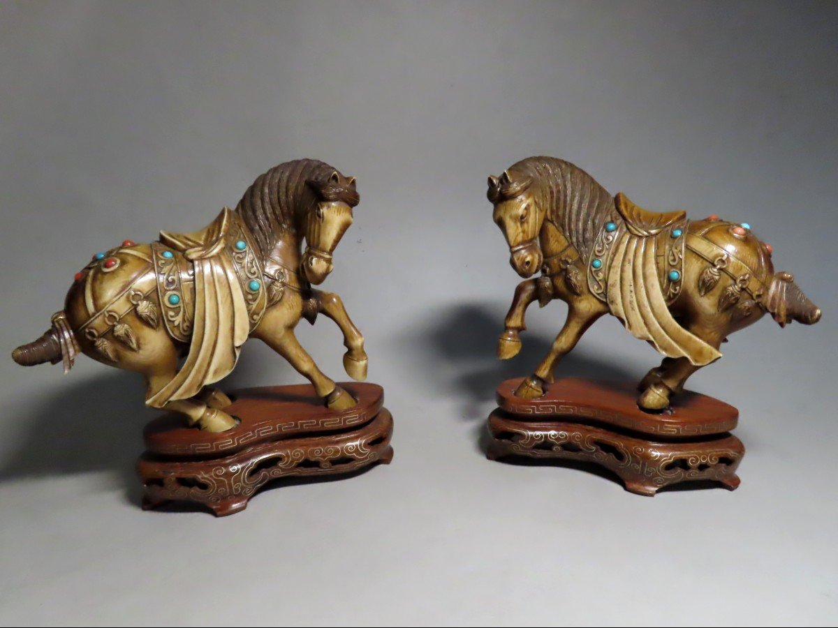 Two Ivory Okimono. Horses. China 1930-30.