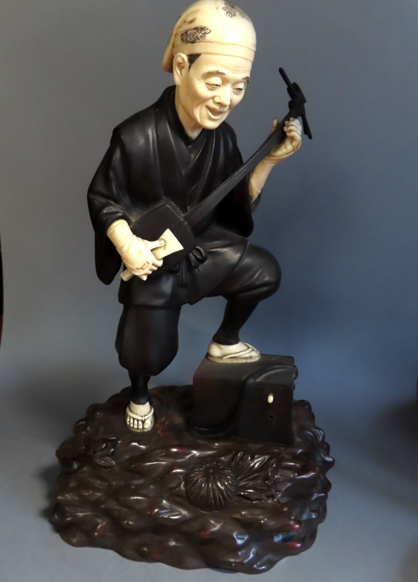 Bronze And Ivory Okimono. Chryselephantine. Shamisen Player. Japan Meiji Period (1868-1912)