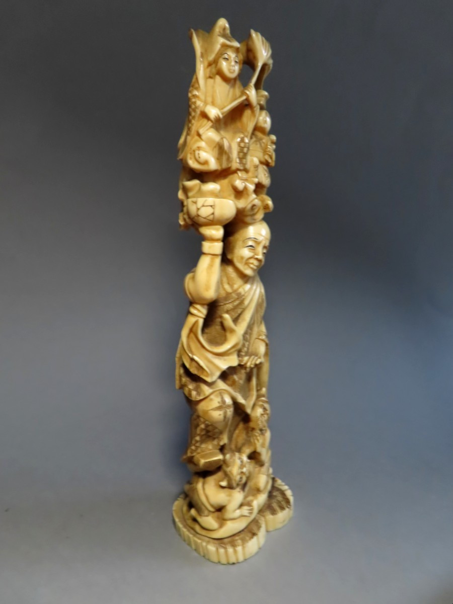 Okimono en ivoire. Le Sage, Benten et les Oni. Japon époque Meiji (1868-1912 )-photo-1