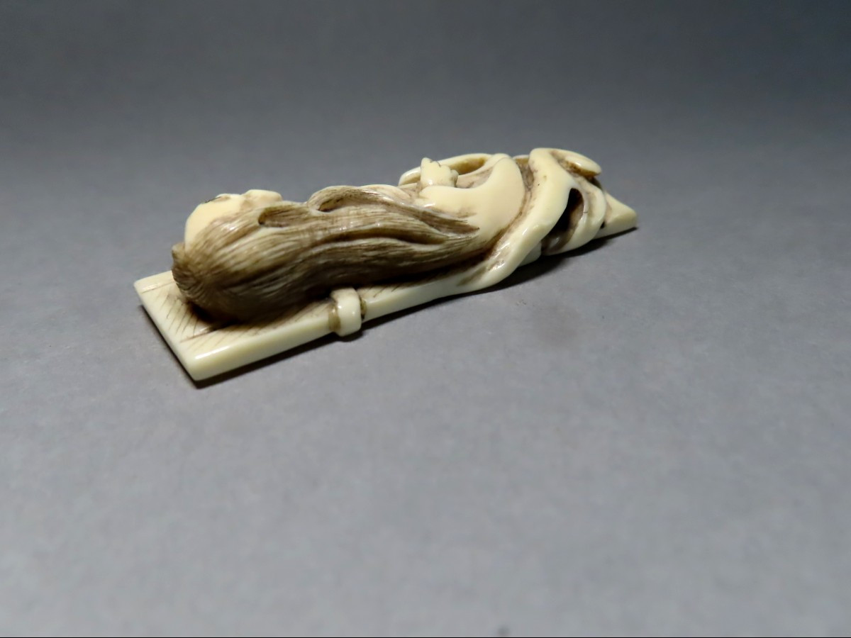 Ivory Netsuke. Witch At The Stake. Japan, Meiji Period (1868-1912)-photo-3