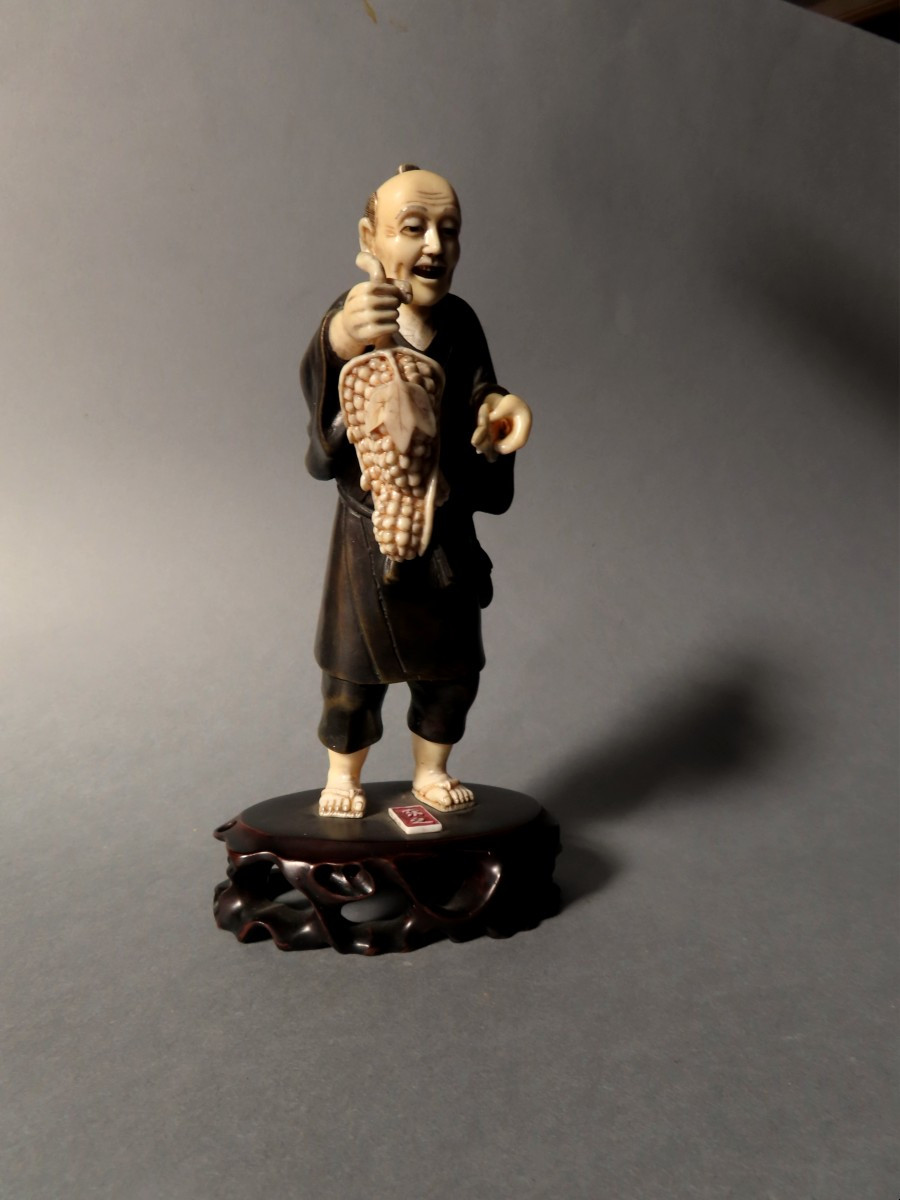 Okimono en bronze et ivoire,Chryséléphantine. Le vigneron. Japon époque Meiji (18768-1912 )-photo-2
