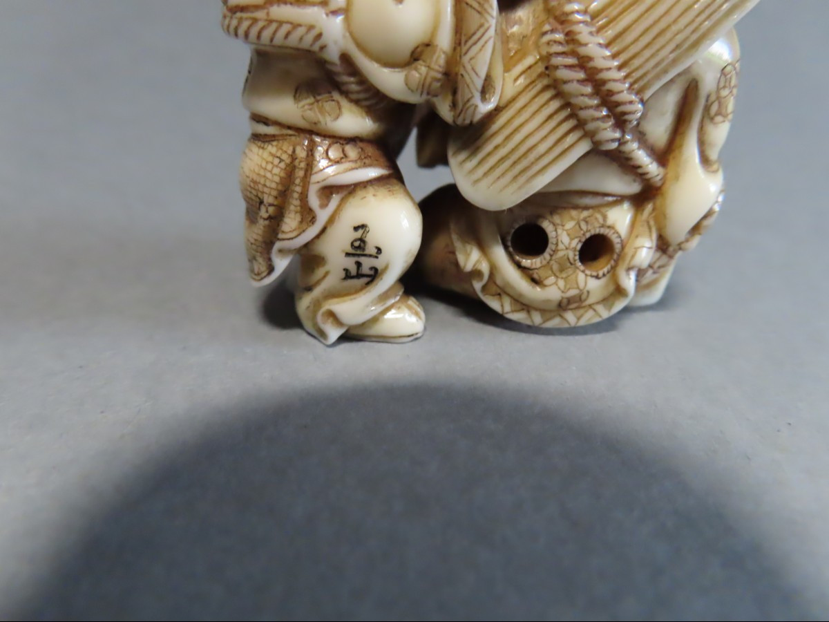 Ivory Netsuke. Karako Scribes. Japan, Taisho Period (1912-1928)-photo-1