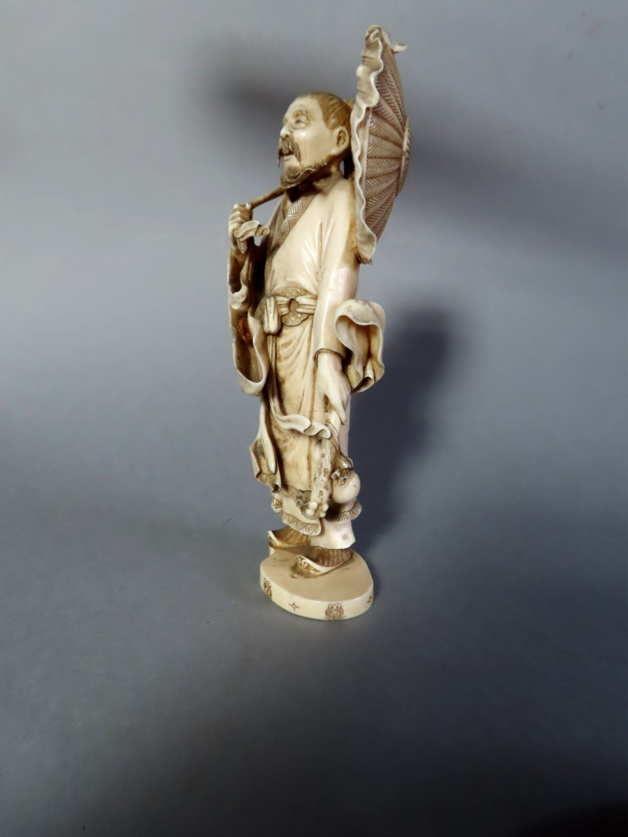 Ivory Okimono. Old Man Surprised By The Gust Of Wind. Japan Meiji Period (1868-1912)-photo-2