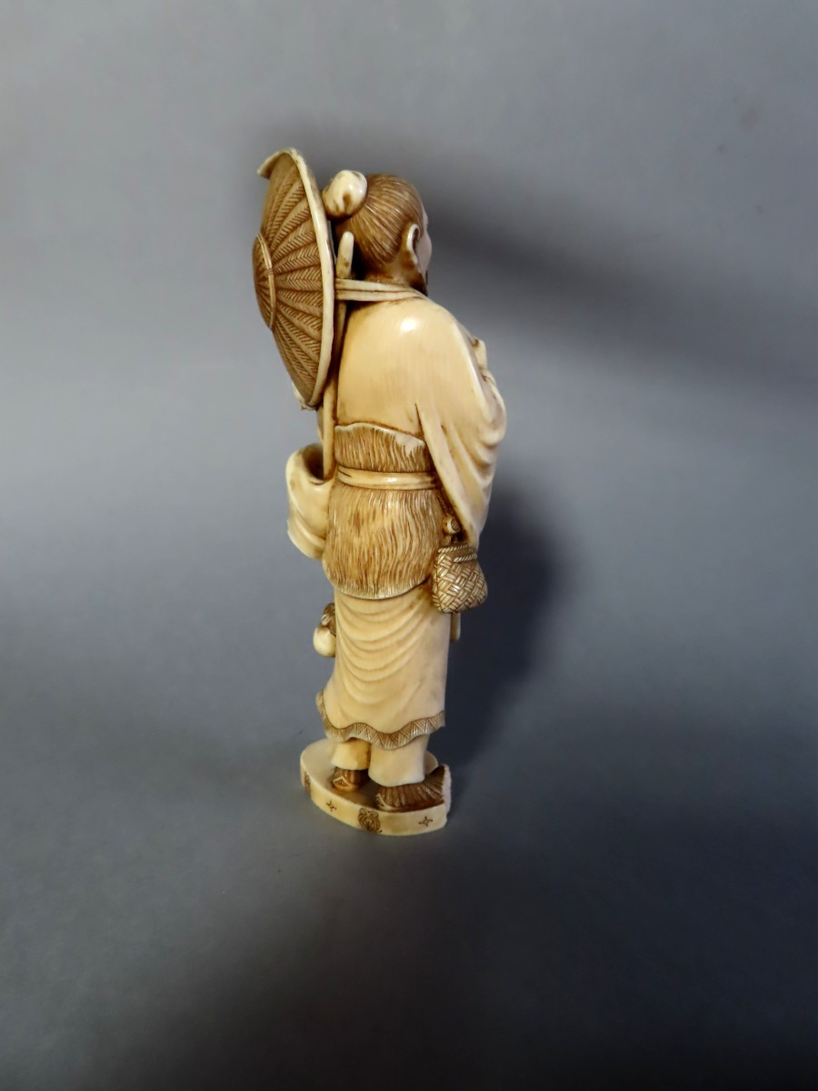 Ivory Okimono. Old Man Surprised By The Gust Of Wind. Japan Meiji Period (1868-1912)-photo-4
