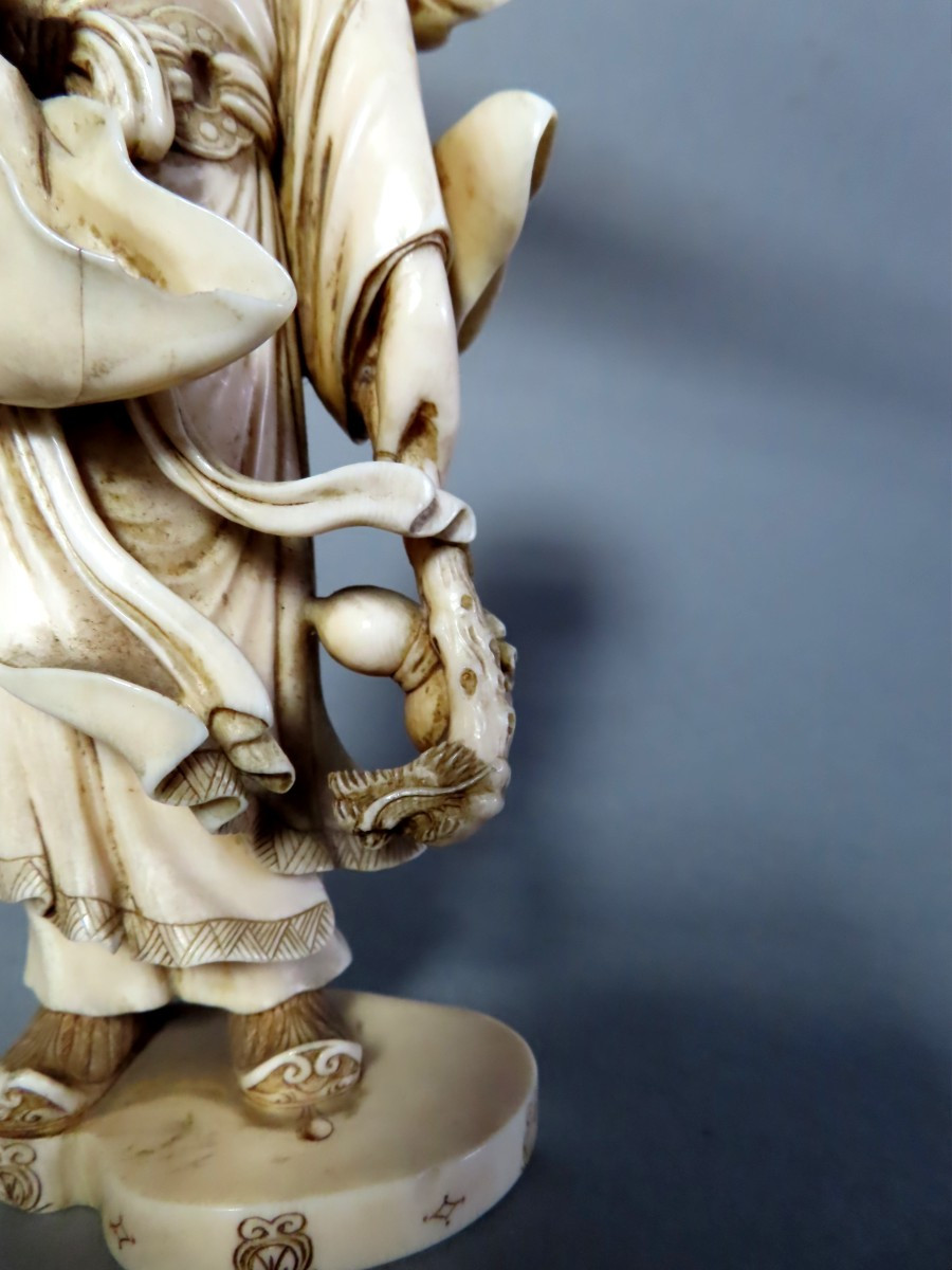 Ivory Okimono. Old Man Surprised By The Gust Of Wind. Japan Meiji Period (1868-1912)-photo-5