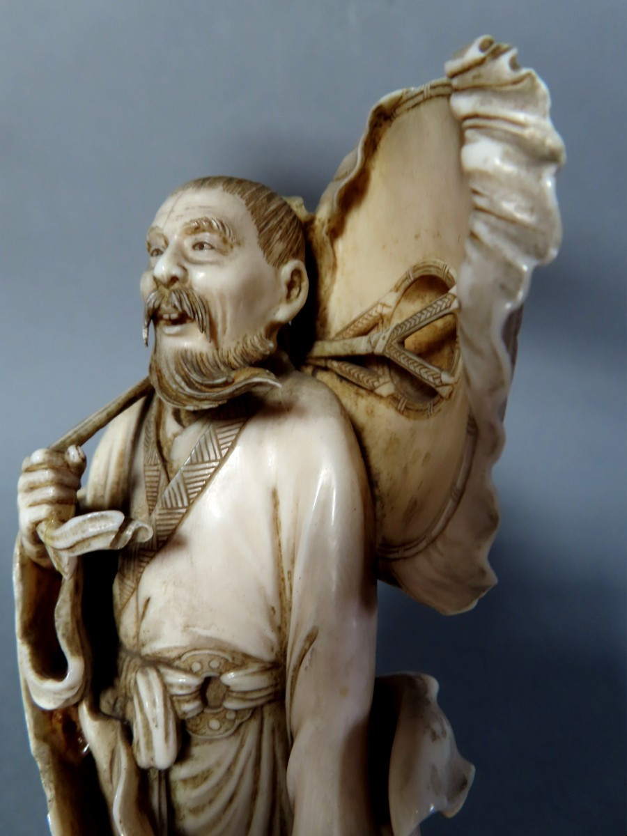 Ivory Okimono. Old Man Surprised By The Gust Of Wind. Japan Meiji Period (1868-1912)-photo-6