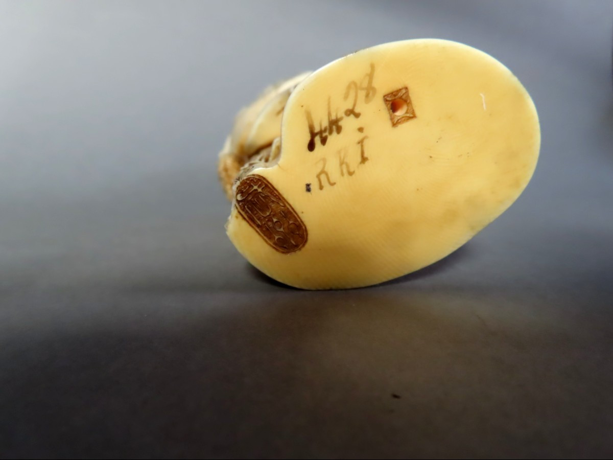 Ivory Okimono. Old Man Surprised By The Gust Of Wind. Japan Meiji Period (1868-1912)-photo-8