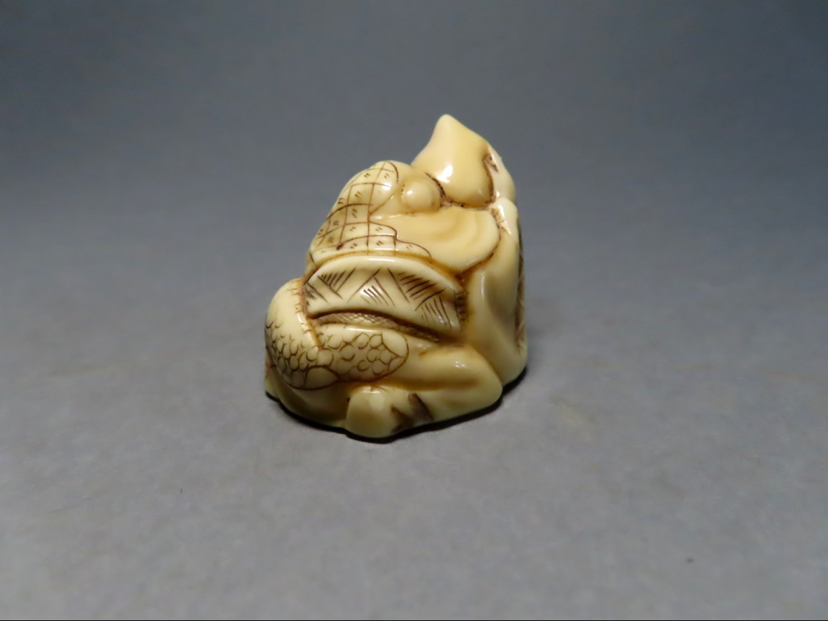 Netsuke en ivoire. Ebisu à la pêche de longévité. Signé Masayuki Japon époque Meiji (1868-1912 -photo-3