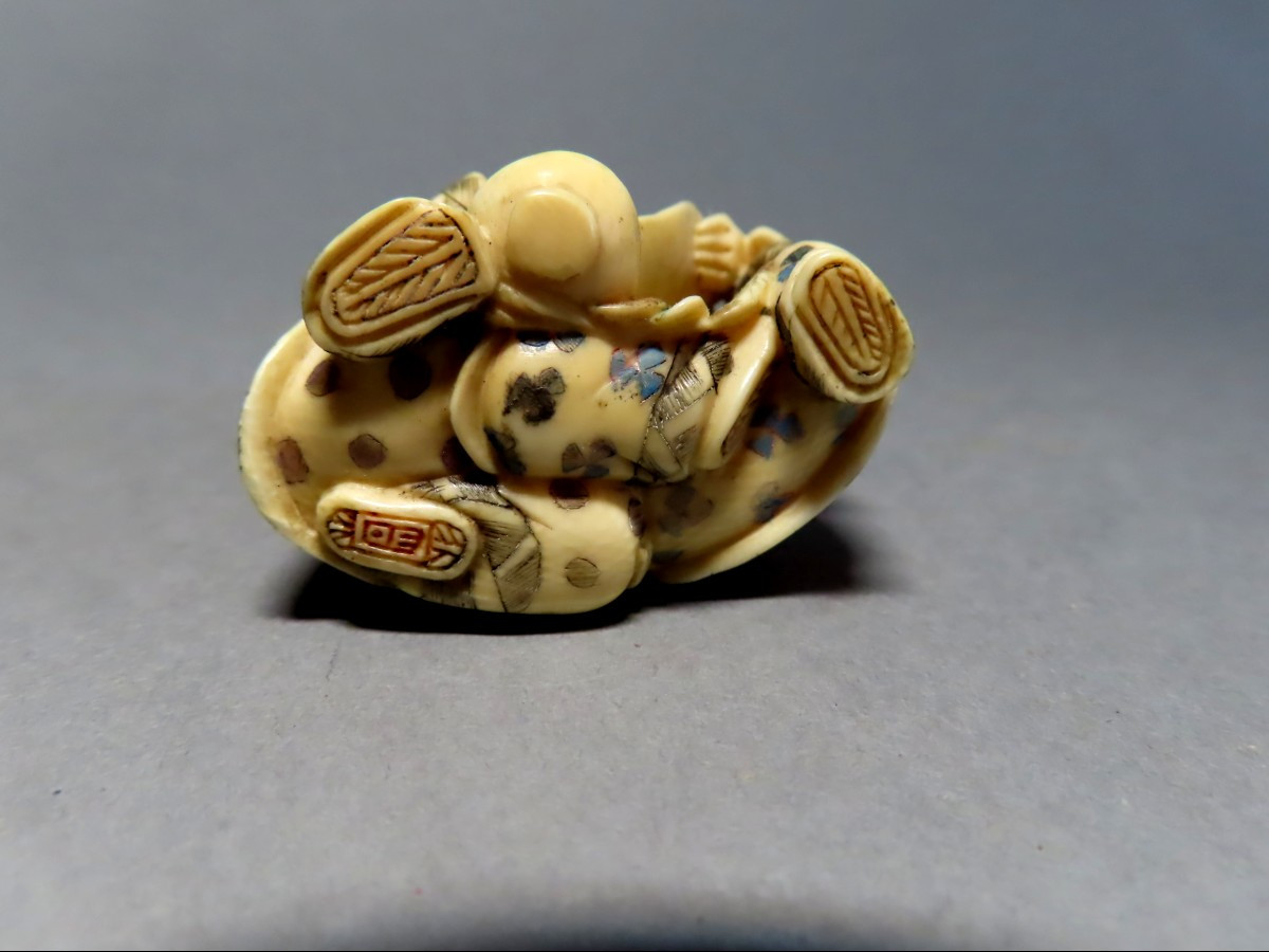 Netsuke en ivoire. Les petits scribes. Japon époque Taisho (1912-1928 )-photo-4