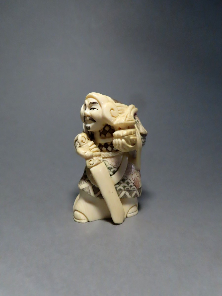 Okimono  en ivoire. Bishamon, Dieu de la guerre. Japon époque Taisho (1912-1928 )