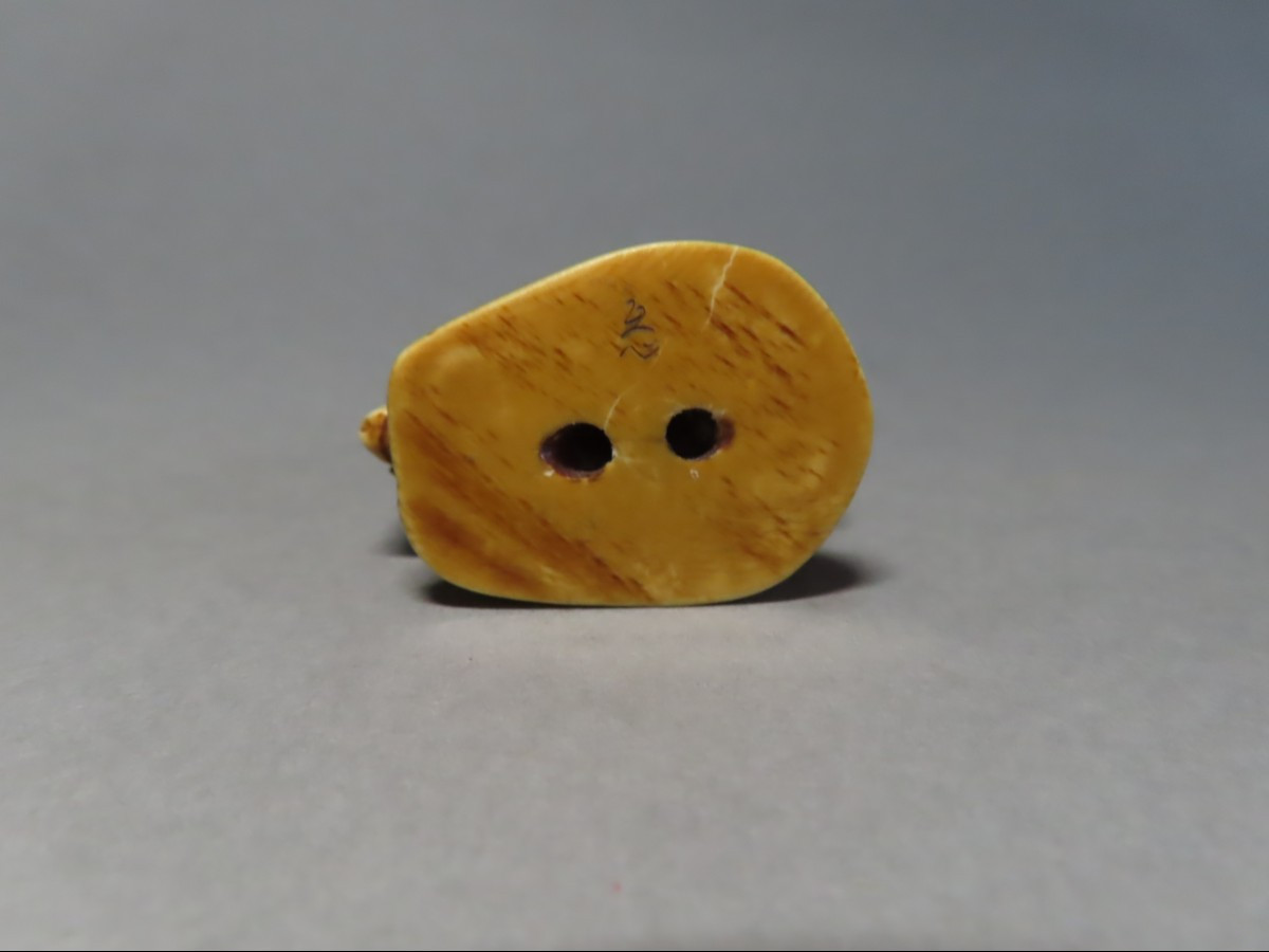 Netsuke en ivoire. La légende de Choryo et Kosekiko.  Signé Masayuki, Japon époque Meiji -photo-2