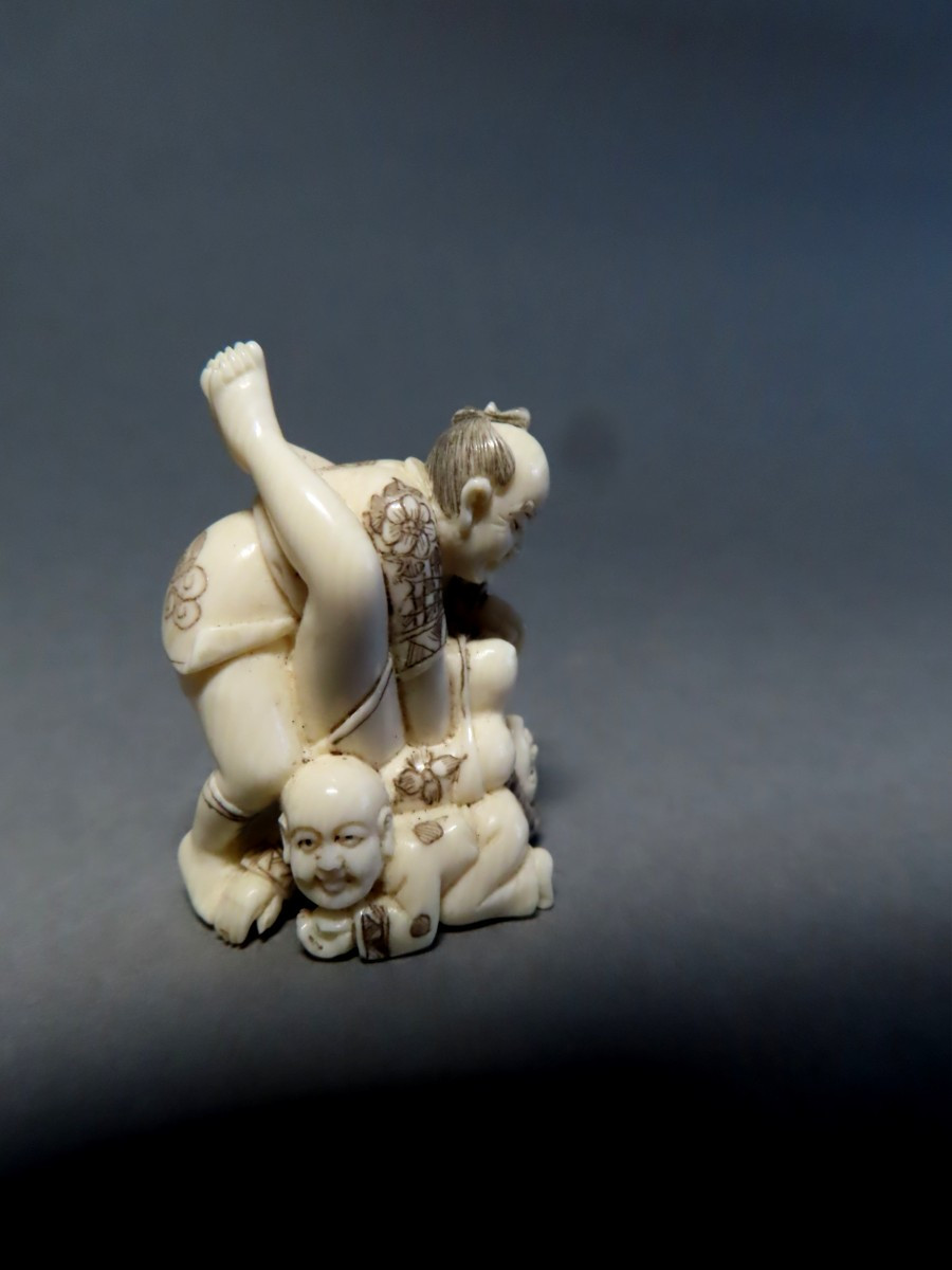 Erotic Ivory Netsuke. Embracing Couple. Curiosa. Japan Taisho Period (1912-1928)-photo-4