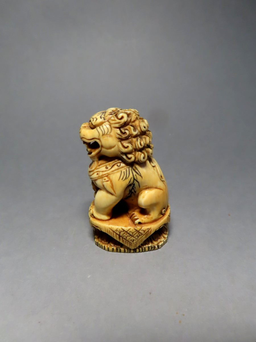 Ivory Okimono. Two Fô Dogs. China 1920-30.-photo-1