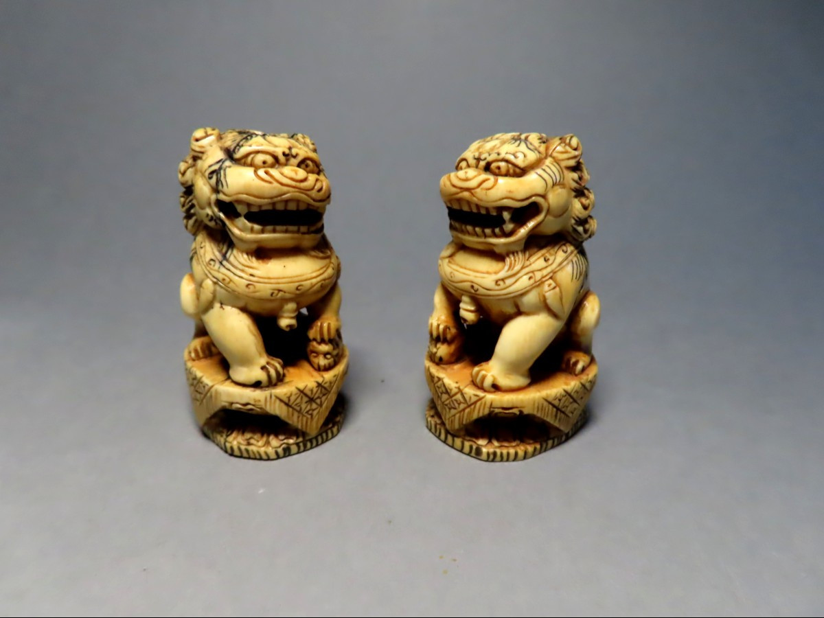 Ivory Okimono. Two Fô Dogs. China 1920-30.