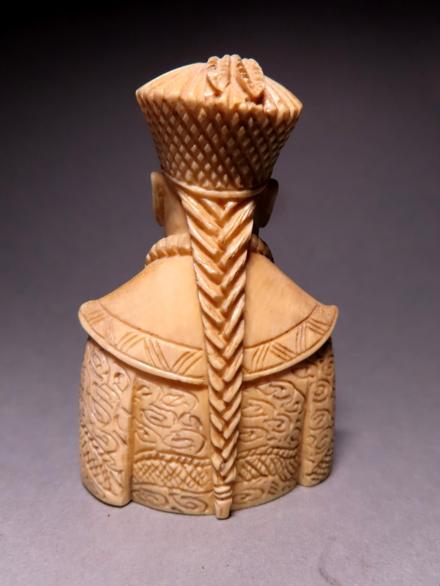 Deux tabatières en ivoire.  L'empereur et l'impératrice. Chine 1920-30.-photo-2