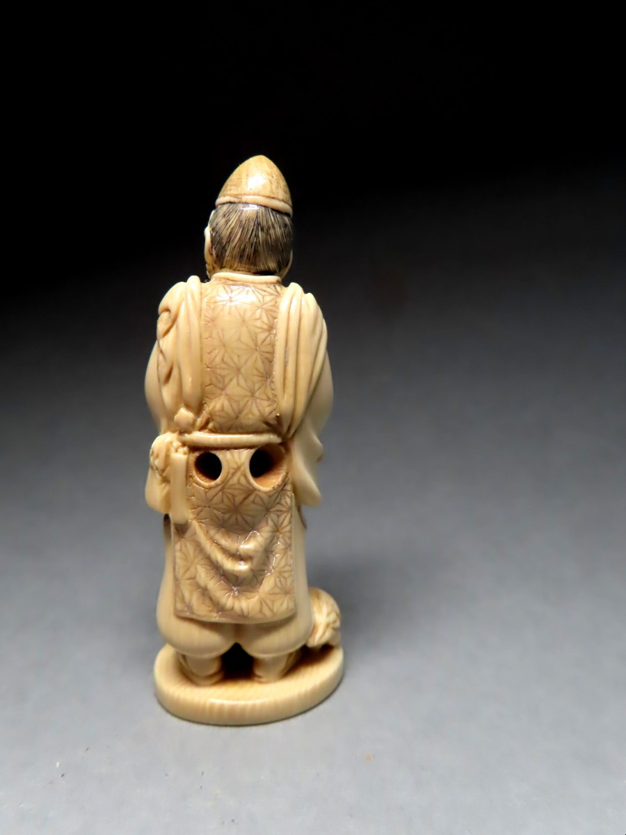 Ivory Netsuke. Scholar And His Doves. Japan, Taisho Period (1912-1928)-photo-1
