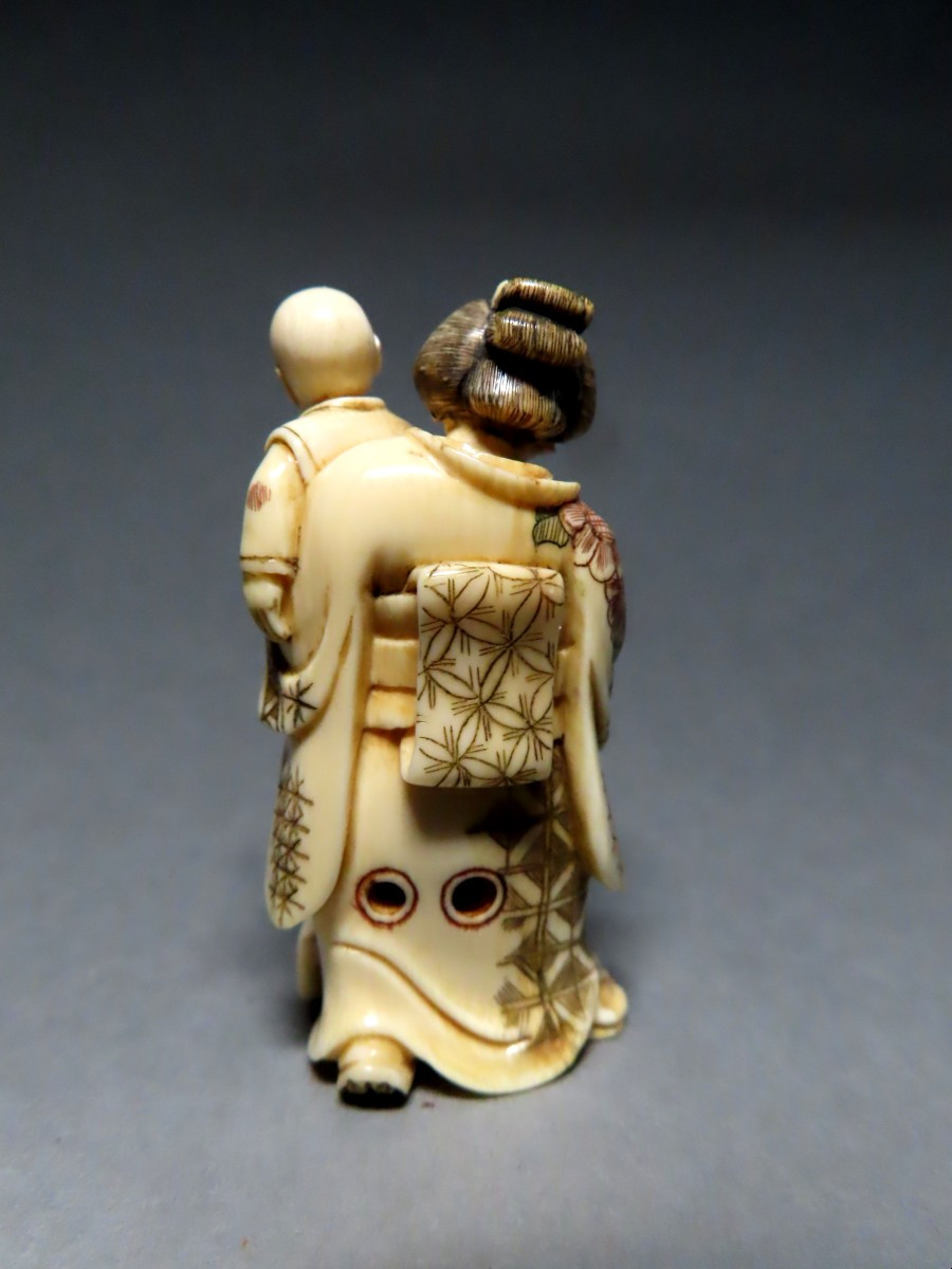 Ivory Netsuke. The Little Flower Seller. Japan, Taisho Period (1912-1928)-photo-4