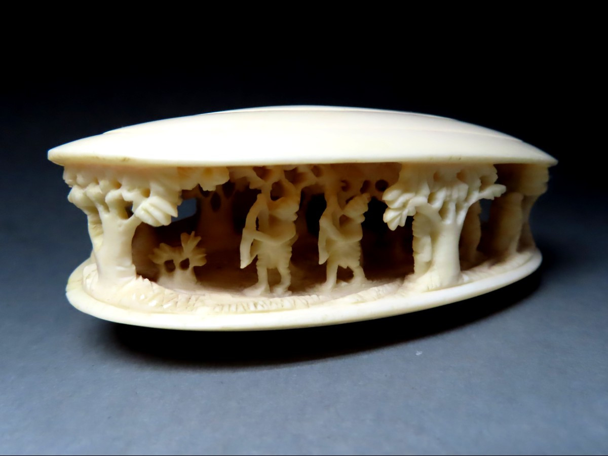 Ivory Statuette. Shell With Archers. China 1920-30.-photo-1