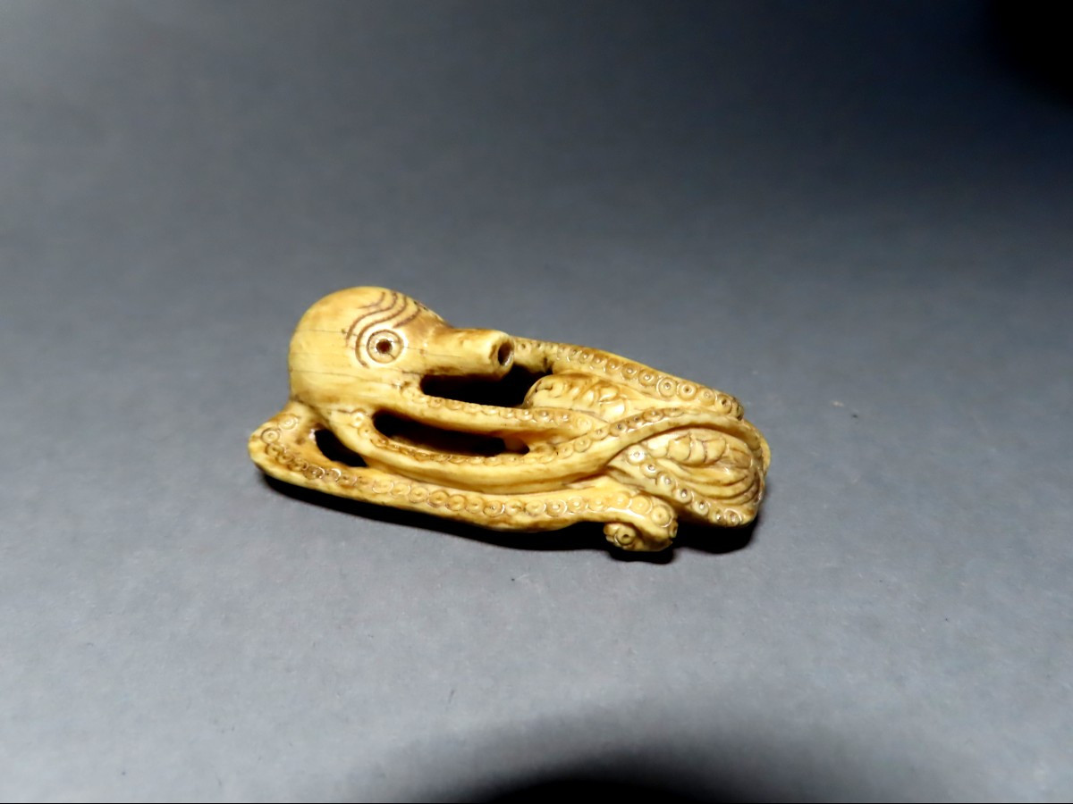 Netsuke en ivoire. Pieuvre prédatrice. Japon époque Meiji (1868-1912 )-photo-4