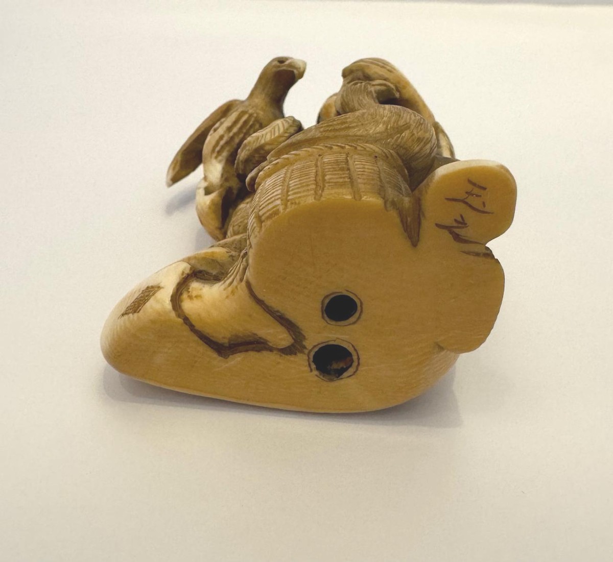 Netsuke en ivoire. Pêcheur aux cormorans. Gyokuyuki . Japon époque Meiji (1868-1912 )-photo-4