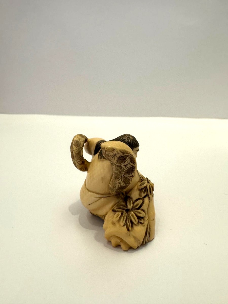 Netsuke en ivoire. Kintaro au travail. Japon époque Taisho (1912-1928 )-photo-4