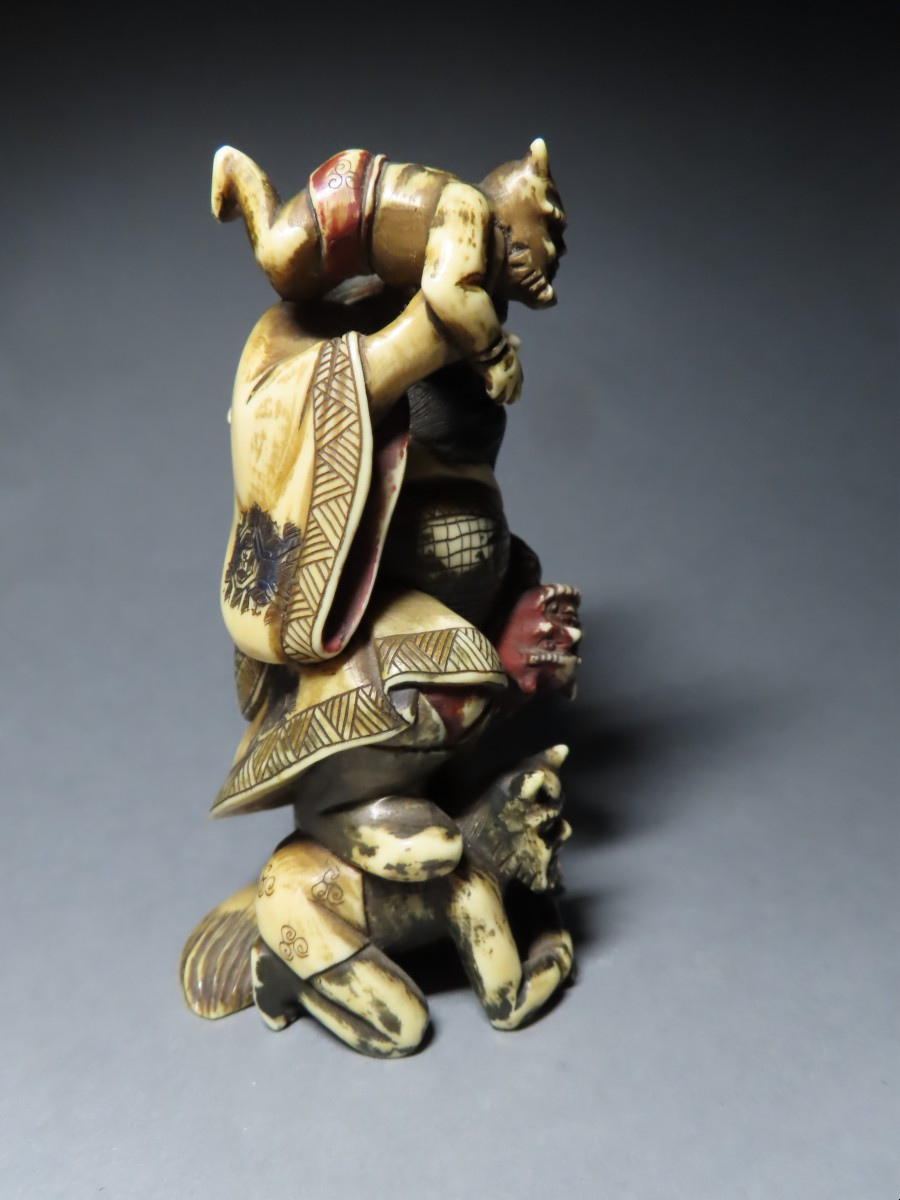 Ivory Okimono. Shoki Slaying The Oni. Japan, Meiji Period (1868-1912)-photo-1