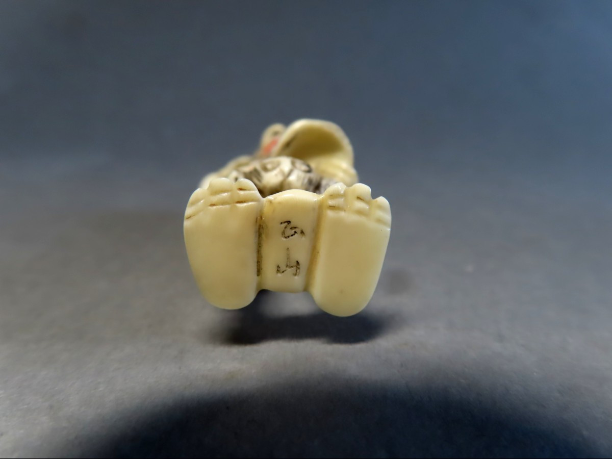 Ivory Netsuke. Doubting Oni. Japan, Meiji Period (1868-1912)-photo-3