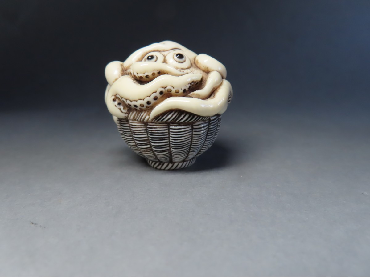 Ivory Netsuke. Octopus In A Basket. Japan, Meiji Period (1868-1912)-photo-2