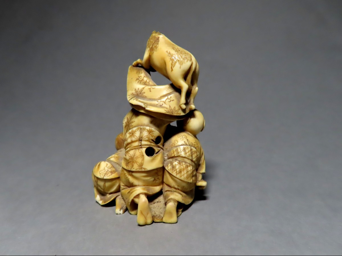 Ivory Netsuke. The Little Horse. Japan, Meiji Period (1868-1912).-photo-4