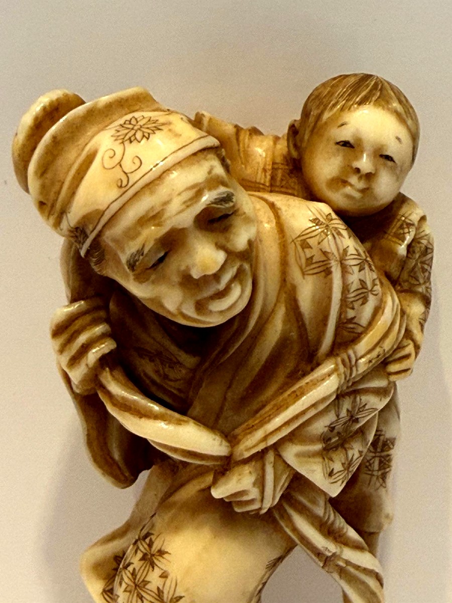 Netsuke In Marine Ivory. The Old Man And The Child. Japan, Meiji Period (1868-1912)-photo-2