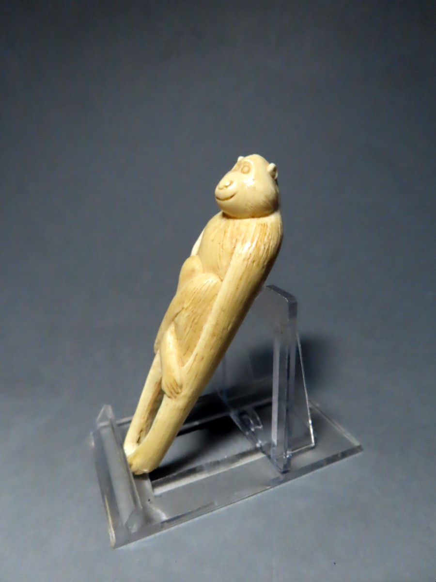 Netsuke In Marine Ivory. Monkey Or Tenaga. Japan Meiji Period (1868-1912)-photo-2