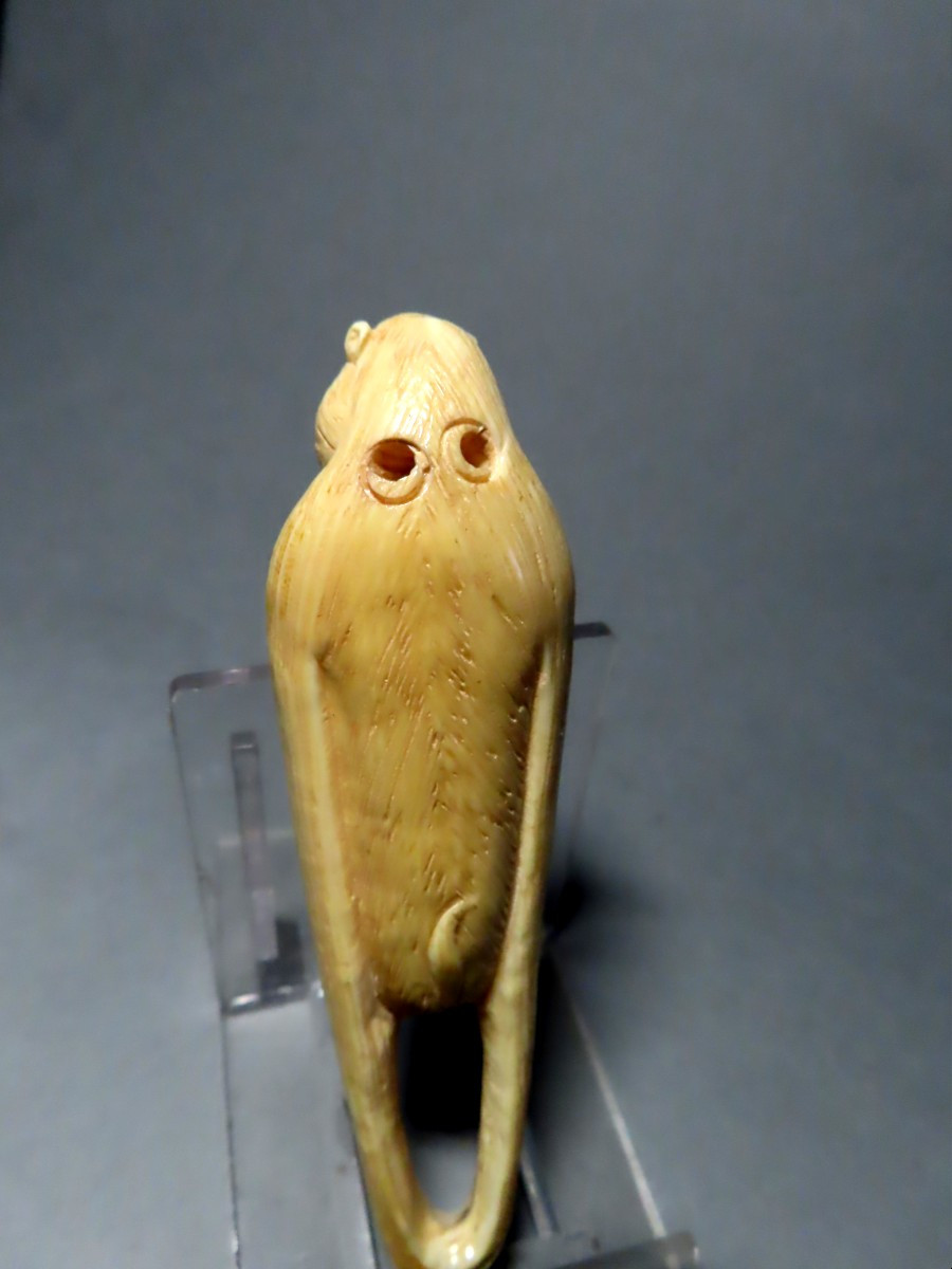 Netsuke In Marine Ivory. Monkey Or Tenaga. Japan Meiji Period (1868-1912)-photo-1