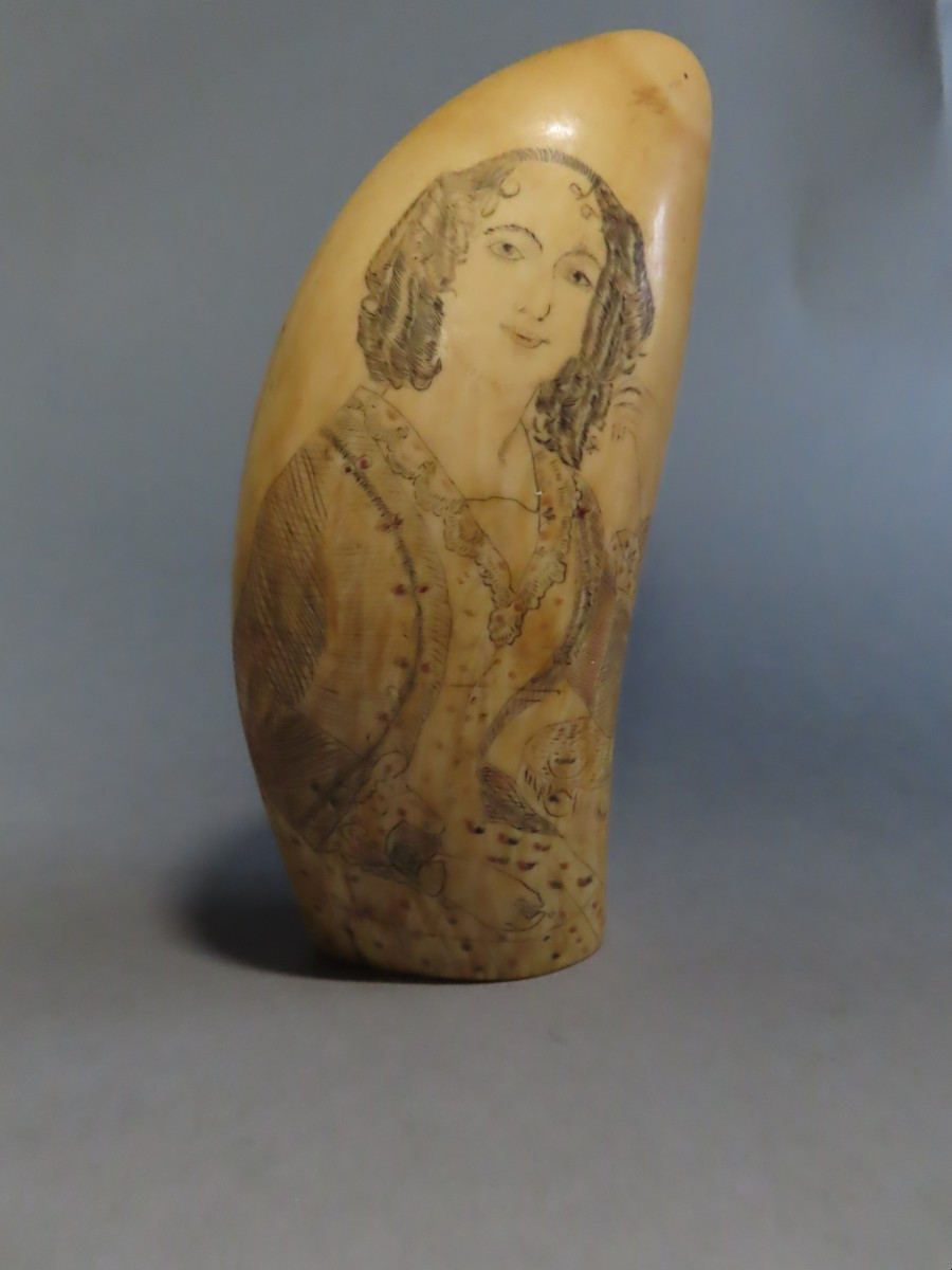 Scrimshaw en dent de cachalot.  Couple de bourgeois. XIXème-photo-3